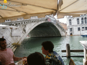 B-Venice-P7293104--The-famous-Rialto-Bridge